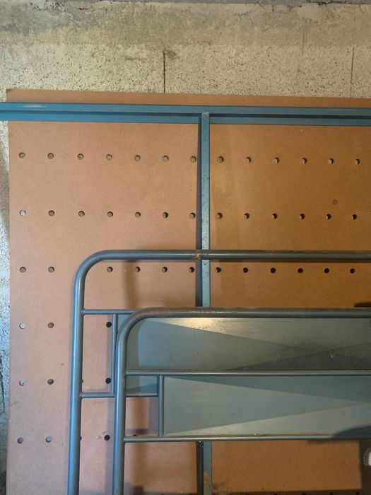 Cama antiga para restaurar + estrado