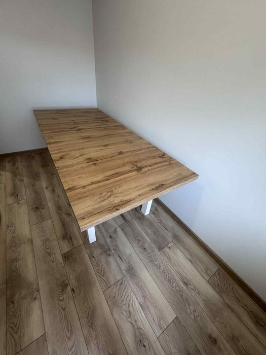 Stół do jadalni lub kuchni