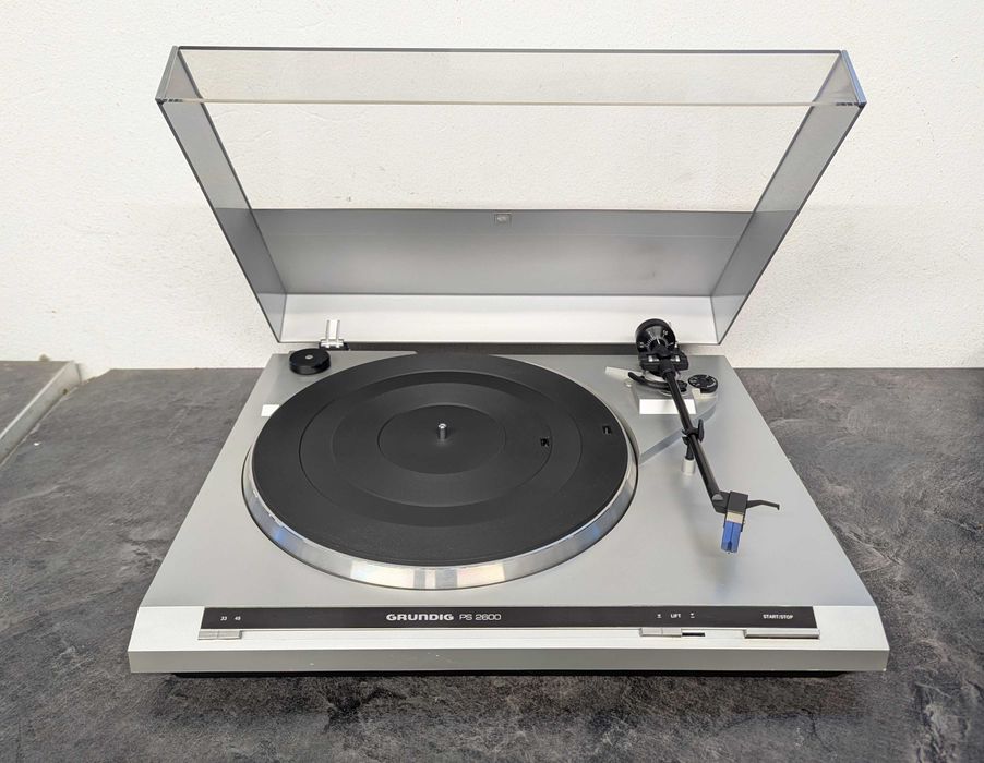 Програвач платівок  Grundig PS 2600.