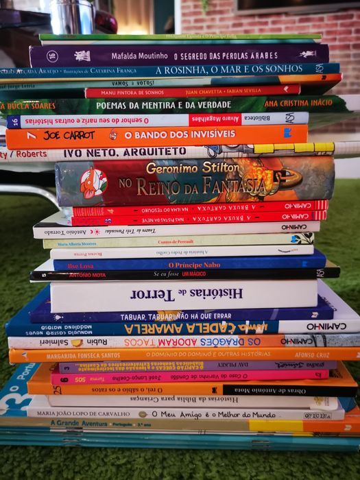 Vários livros infanto Juvenis