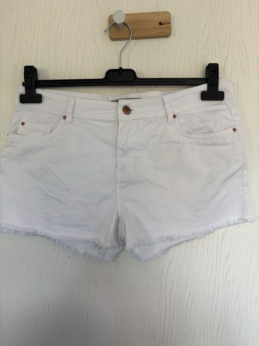 Biale letnie jeansowe spodenki w stanie bardzo dobrym