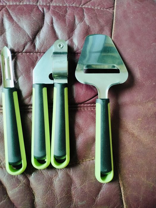 Obieraczka. do czosnku.do sera