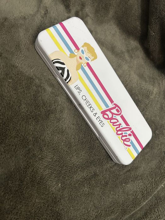 Nowa paletka do makijażu Barbie