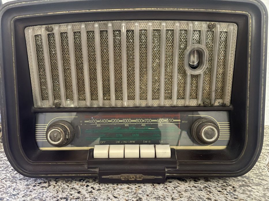 Radios a valvulas muito antigoa e a funcionar