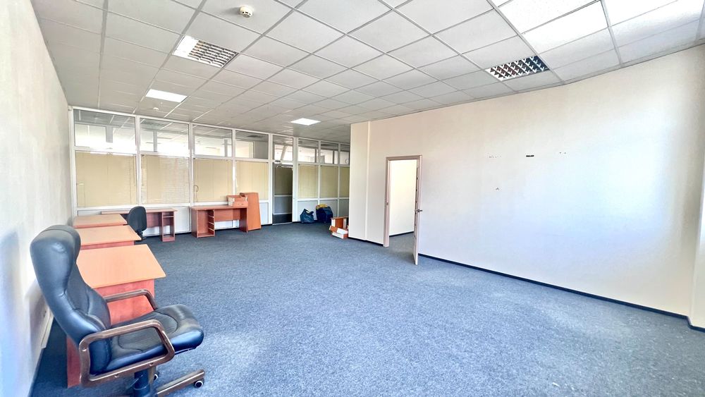 Продаж БЦ у центрі / 5300 м² з паркінгом, ціна нижча ринку