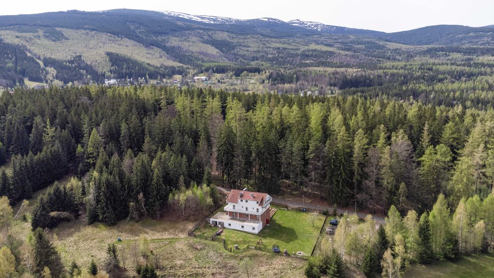 Unikalna posiadłość w Karkonoszach – 730 m², działka 1,1 ha” - gotowy biznes