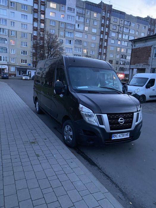 Бус пасажир нісан nv400 8+1