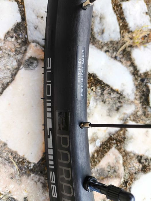 Rodas Bontrager Paradigm com pneus Schwalbe tubeless