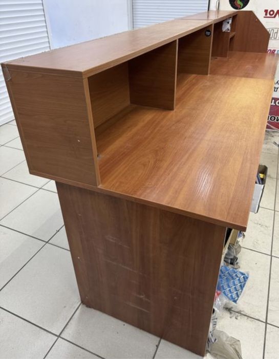 Стол с полками