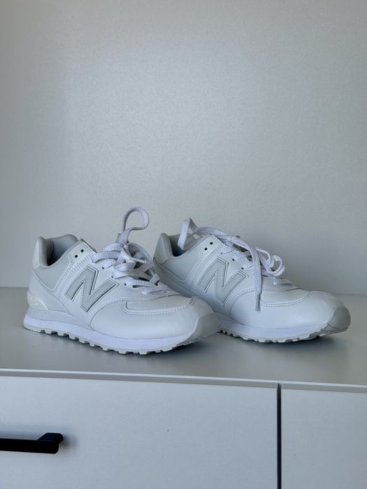 Оригінальні New Balance 574 — Розмір US 10 (28 см)