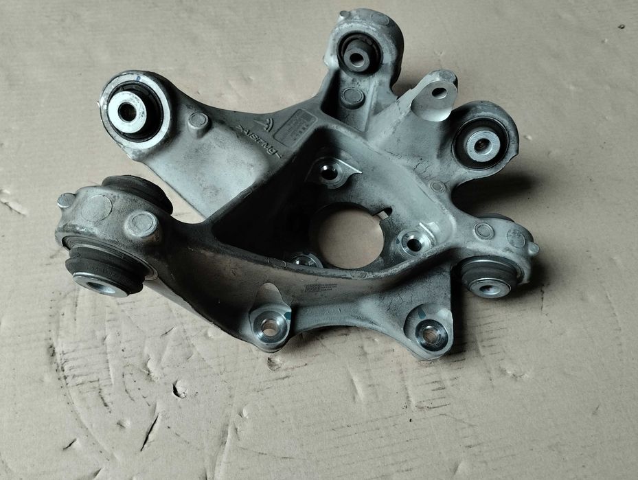 Цапфа ступиця передн задн R L Tesla Model 3 2018-2020