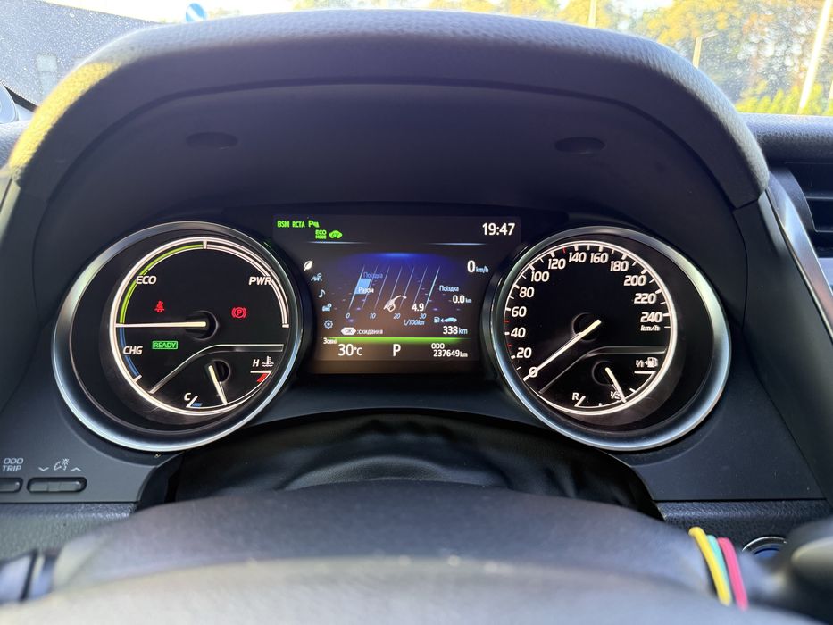 Продам офіційну Toyota Camry Hybrid 2019 року у максимальній комплектації Premium Plus