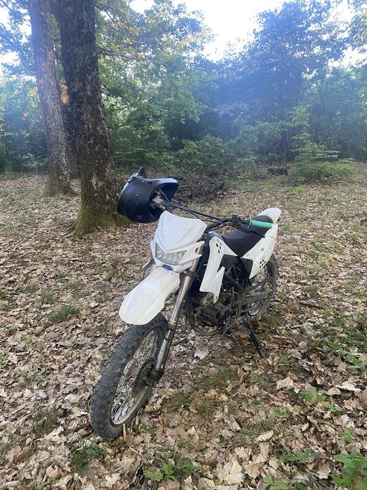 Продаю мотоцикл crdx 200