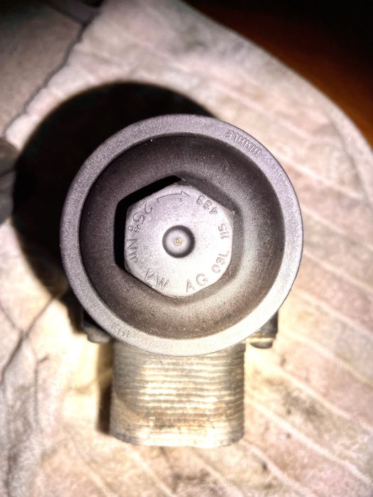 03L115433 VAG крышка масляного фильтра