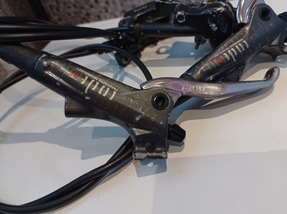 Hamulce avid code R uszkodzone