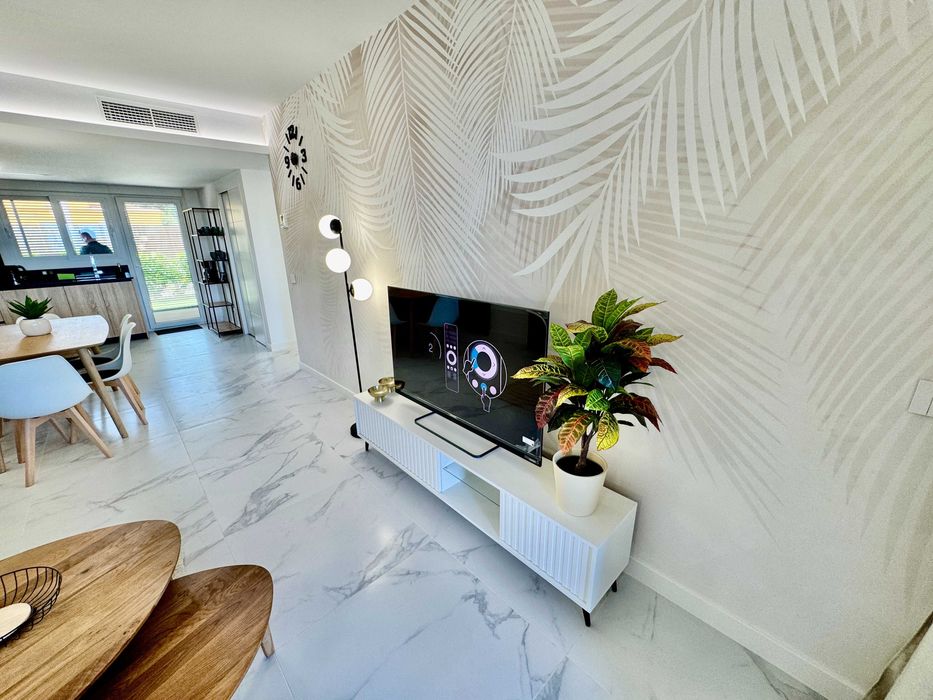 Апартаменти з 2 спальнями · 1-ша лінія моря · Три Басейни · Іспанія