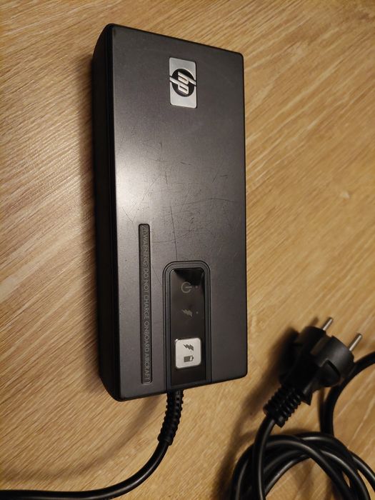 Ładowarka HP z adapterem i możliwością ładowania w samochodzie