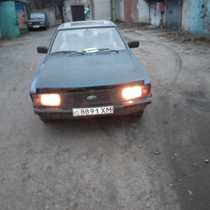 Автомобиль  FORD