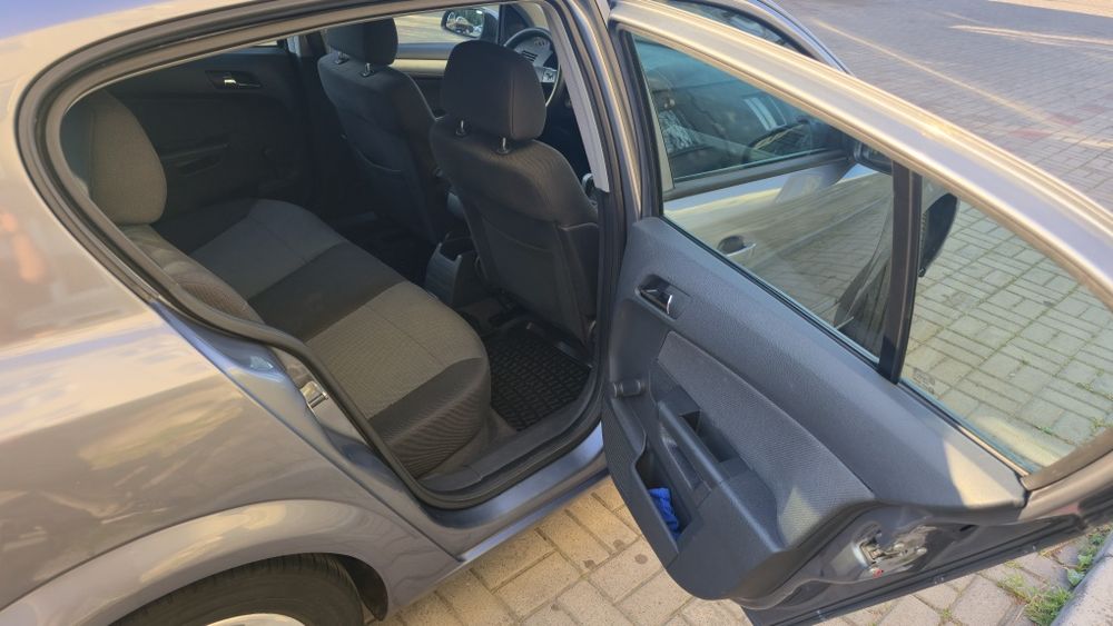 Opel Astra H 2004 року 1,8 автомат