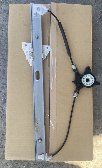 Стеклоподъемник передней левой двери мазда