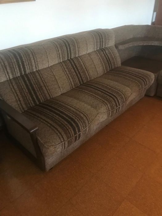 Sofa castanho em L