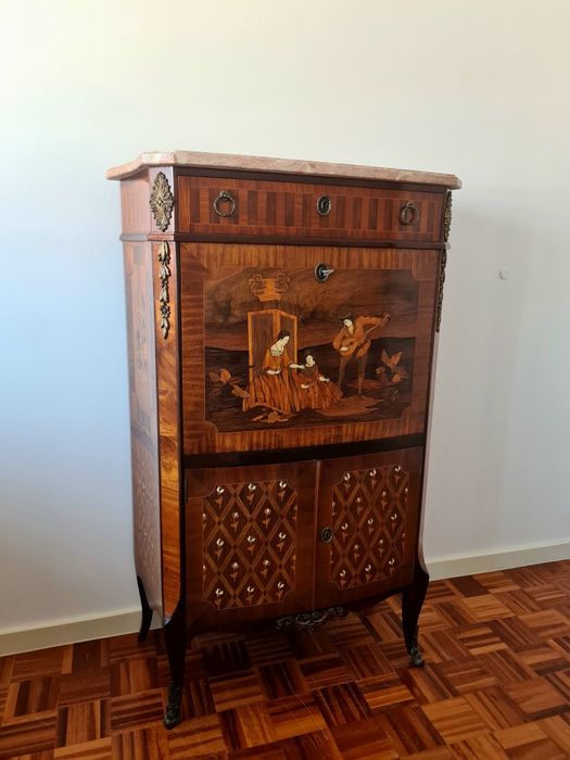 Móvel Bar em Pau Rosa