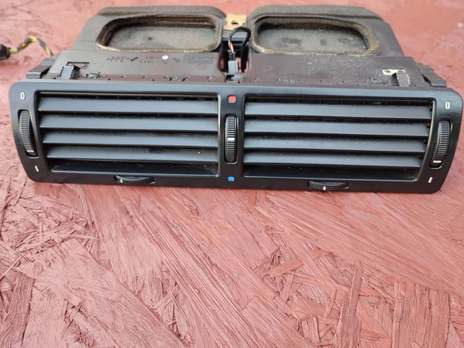 bmw e38 oryginalna środkowa kratka nawiewu europa pod klimatronik cza