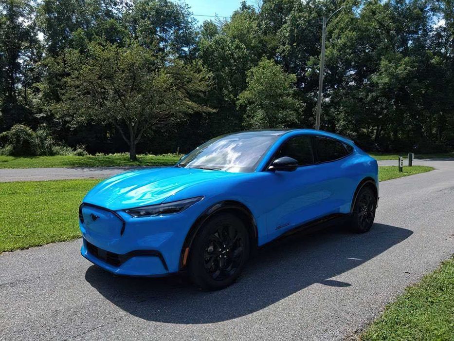 Ford Mustang Mach-E Premium      2023