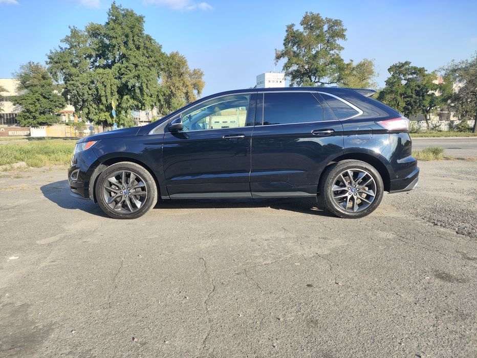 Ford Edge Titanium автопарковка