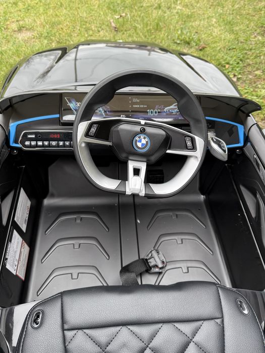 Auto BMW I4 na akumulator