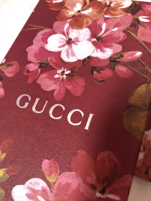 Gucci - Caixa vazia com flores (10cm x 17cm)