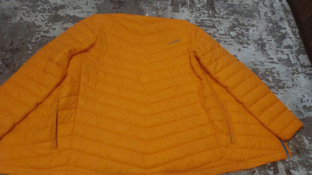 Красивая новая куртка деми