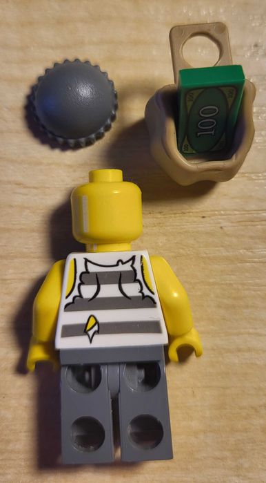 LEGO figurka złodzieja (mięśniak)