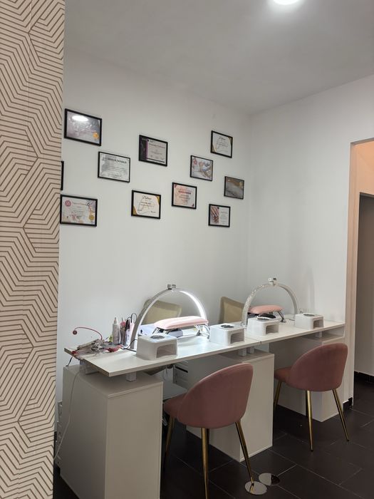 Alugo mesa de manicure