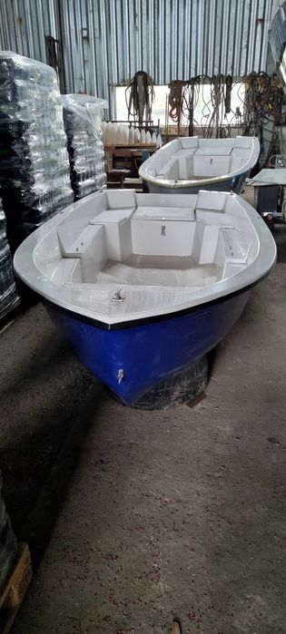 Лодка " Ёршик " . Рассчитана на четверых.