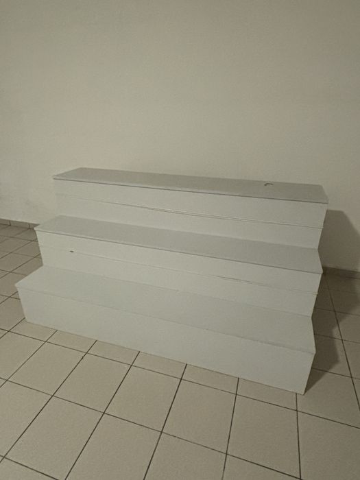 Expositor para revistas e jornais e secretaria