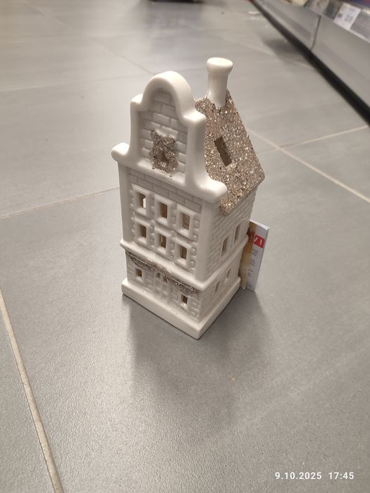 Nowy świąteczny domek dekoracyjny z lampkami LED