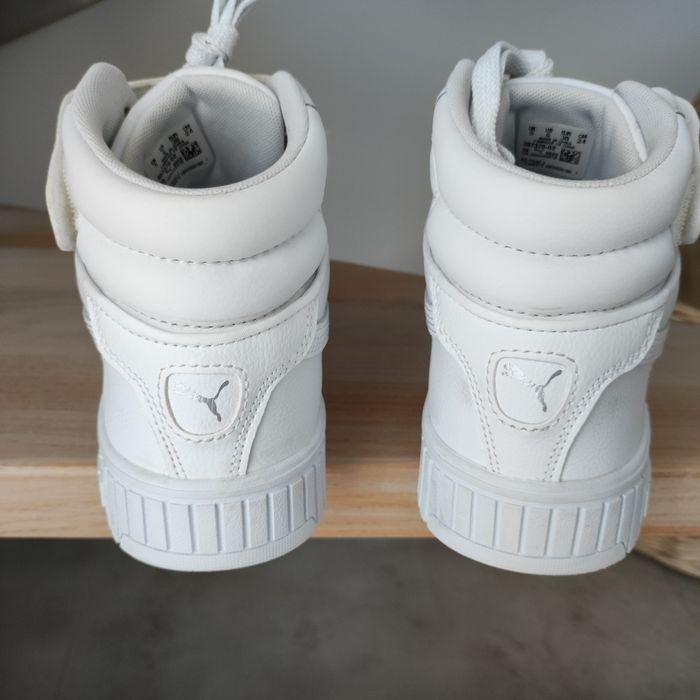 Sneakersy białe Puma Carina