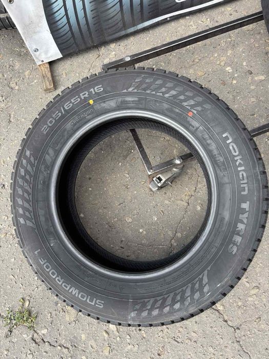 Шини нові 205/65 R16 або 215/60 R16 Nokian зима нові