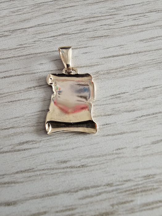 Pendente em forma Pergaminho ouro 9Kt