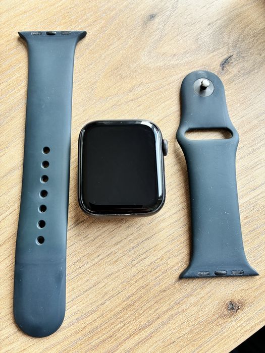 Apple Watch SE (1. gen) 44mm + GPS