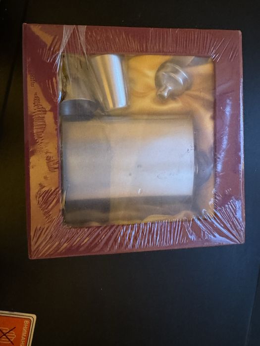 Продам подарункові набори фляг для напоів