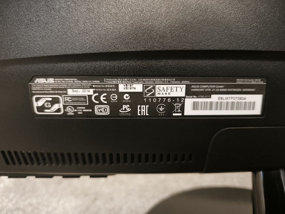 Komputer stacjonarny Intel Core 2 Quad, 8 GB RAM, Monitor Asus 18,5"