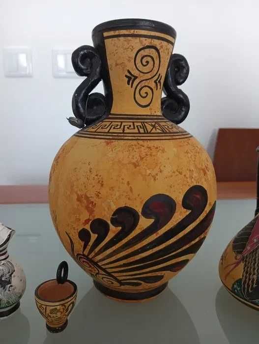 Conjunto antigo 8 Peças de cerâmica Gregas. Como Novas!	 Feitas e pintadas á mão*