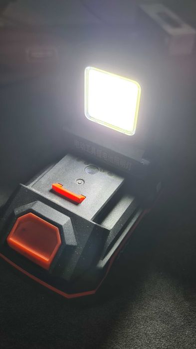 Фонарь, прожектор для АКБ Днипро-М, Makita, Bosch, DeWALT и т.д.