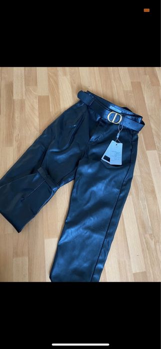 Nowe spodnie z paskiem