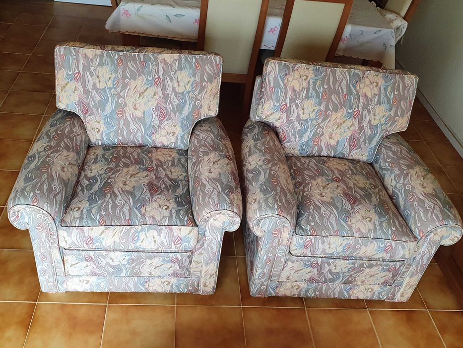 3 sofás - Vendo em conjunto ou em separado.