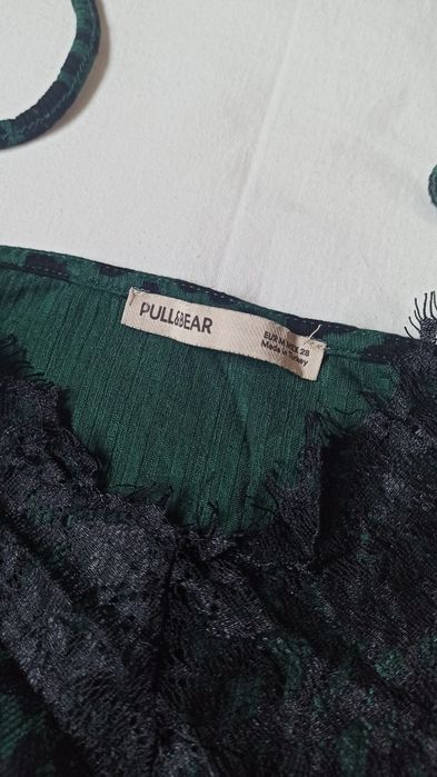 Top de alças verde com renda padrão tigresa P&B