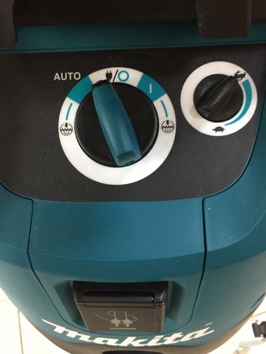 Aspirador 42L 1400W Makita VC4210LX