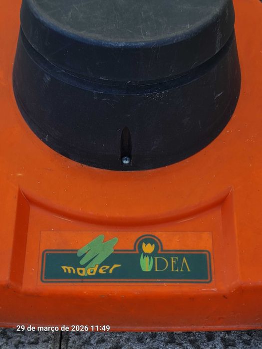 máquina de cortar relva - eléctrica